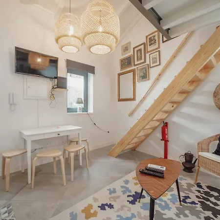 Mezzanine Stylish By Vacationy Apartment