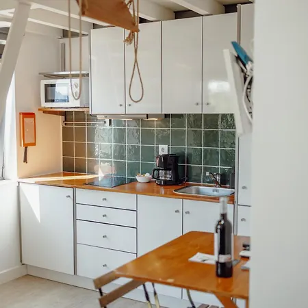 Mezzanine Stylish By Vacationy Apartment *